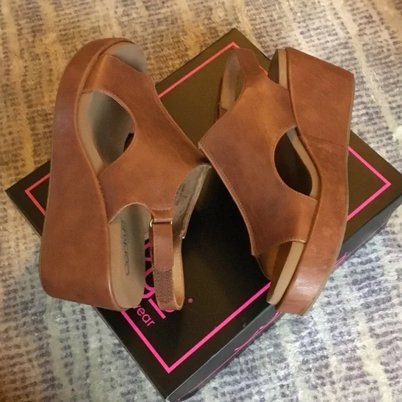 Corkys Carley Sandal In Bourbon - Picture 2 of 6